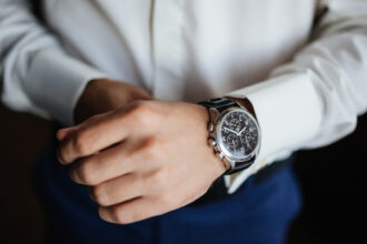 Montre homme : comment choisir la bonne en 2026 ?