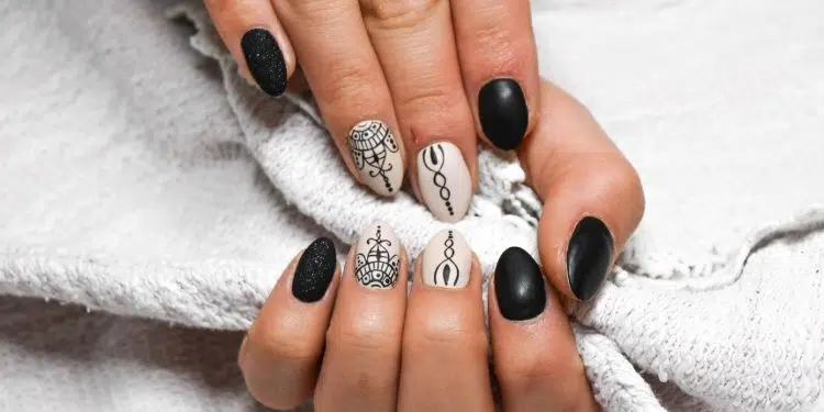 Que savoir sur les strass dans le nails art ?